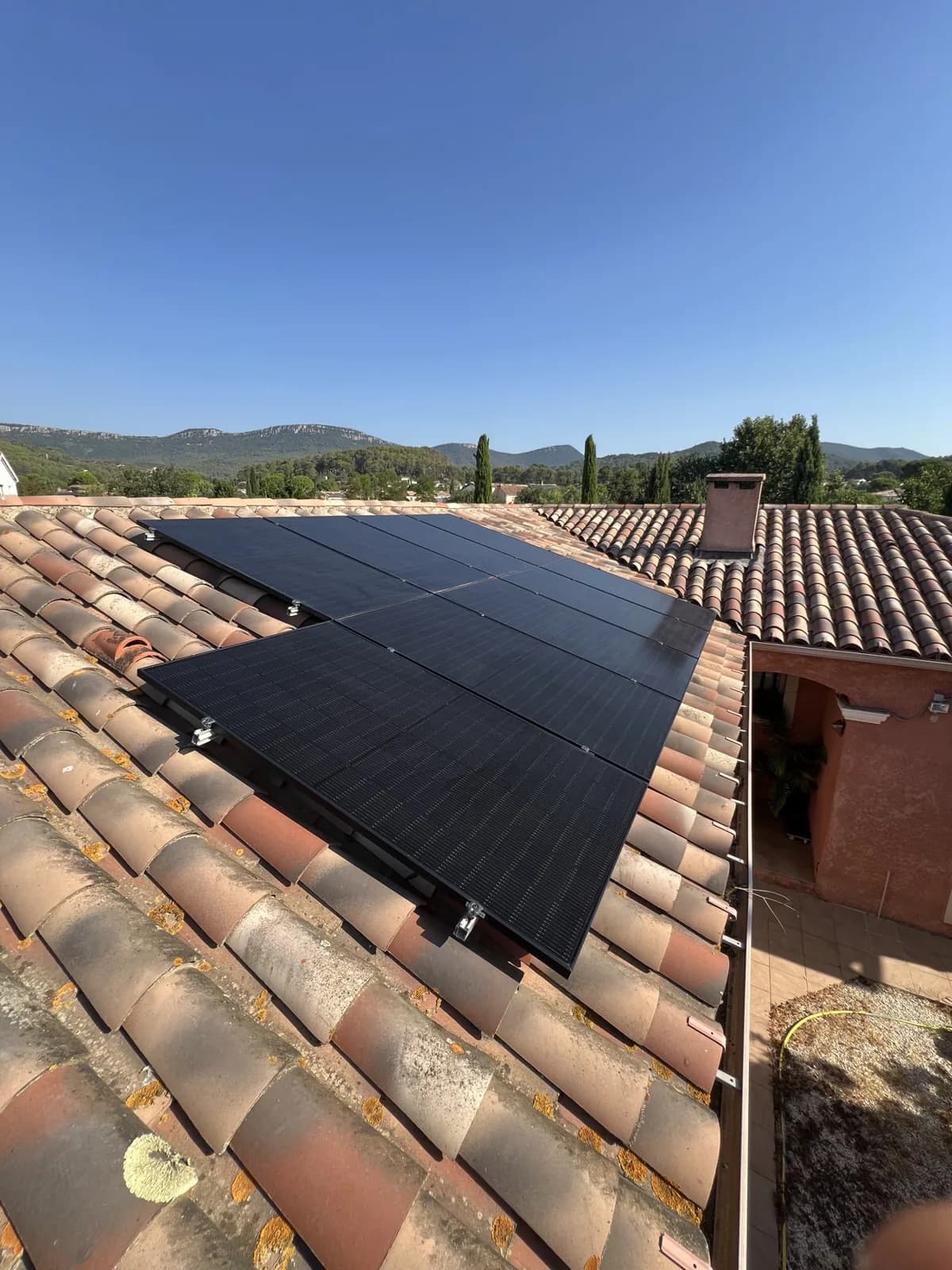 Installation sur tuiles canal à Cuers dans le Var (83)