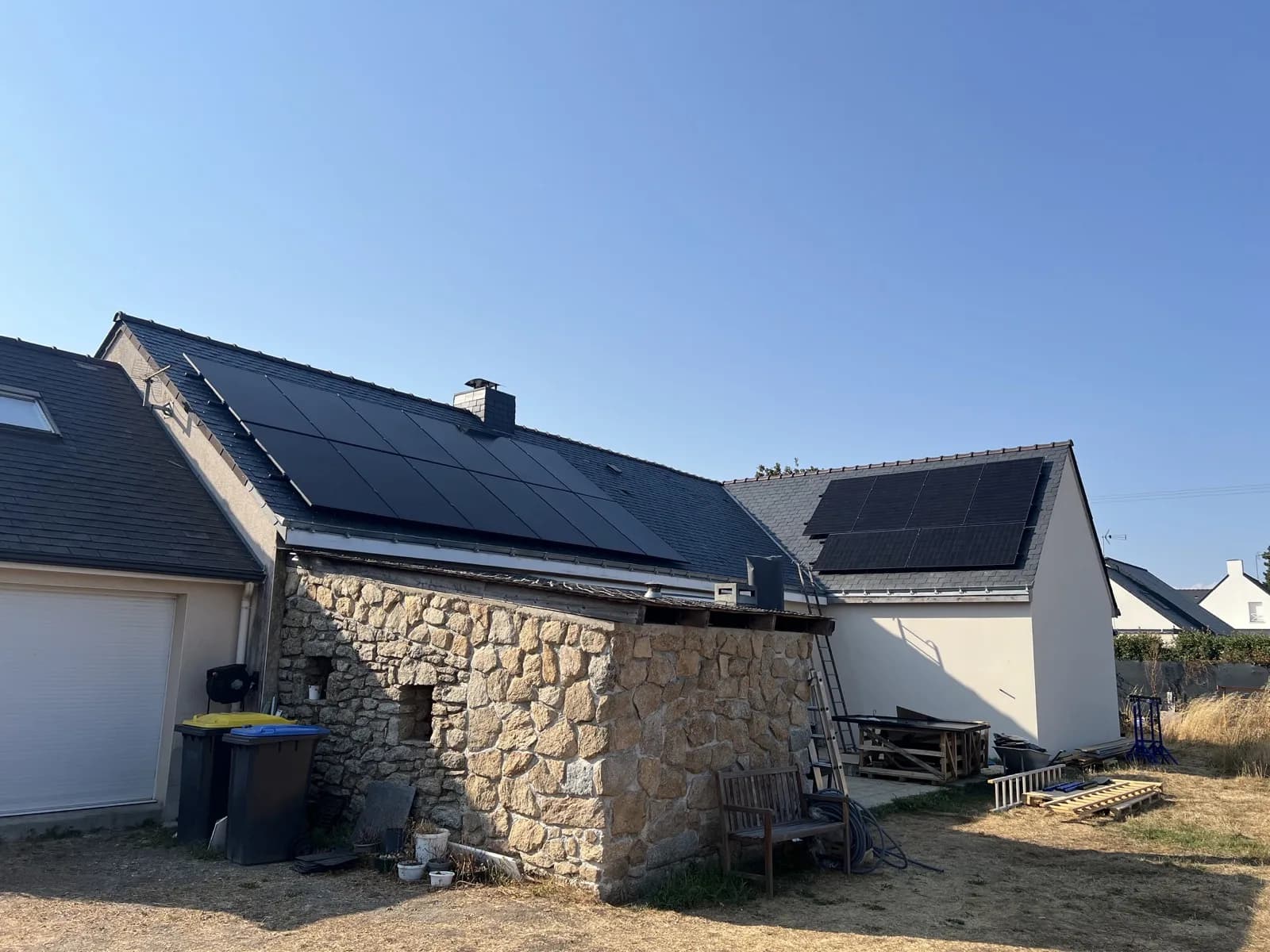 Chantier Solaren en cours sur une ardoisière en Loire-Atlantique