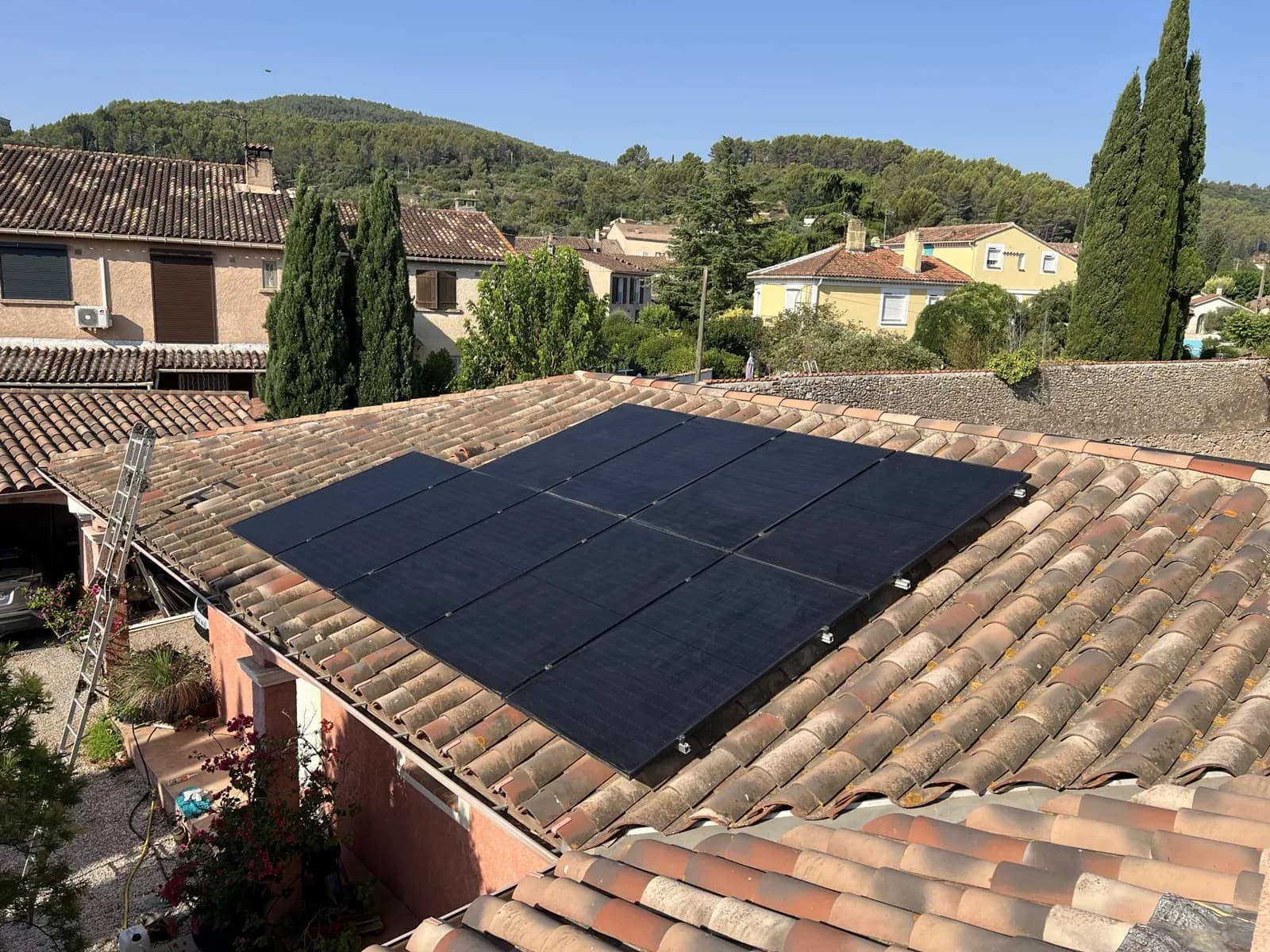 Chantier Solaren terminé sur tuiles canal dans le Var